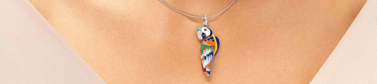 Silver or gold jewellery: a matter of skin tone