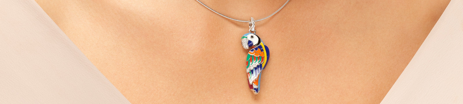 Silver or gold jewellery: a matter of skin tone