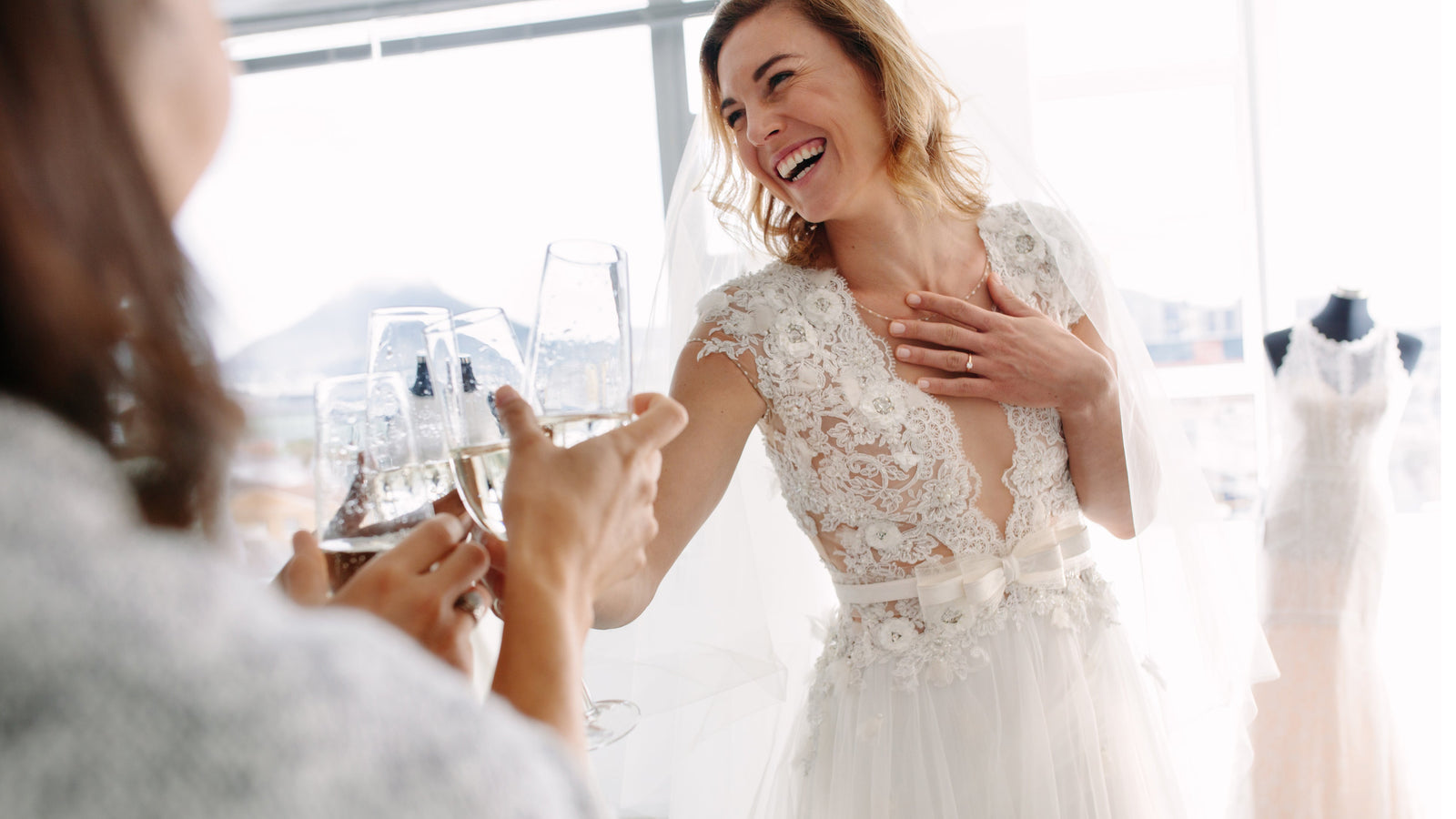 What wedding jewellery should you wear with your wedding dress?