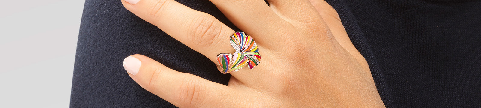 Giving a ring without knowing the size