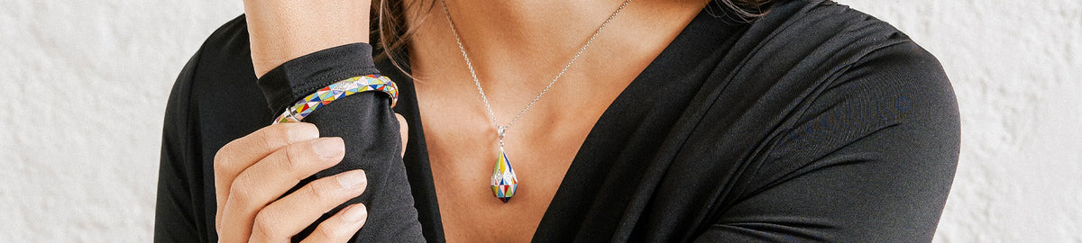 Tips for a piece of jewellery to give to a woman