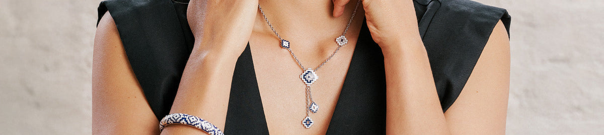 Choosing a luxury necklace for women to offer