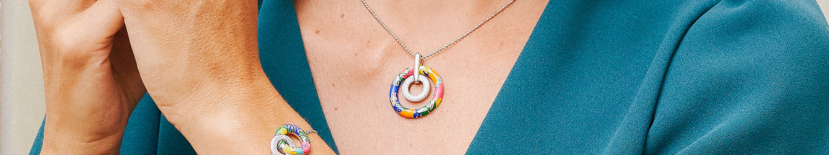 Choosing a silver choker necklace