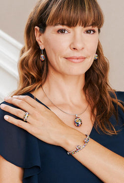 What jewellery to wear with a black dress? una-storia.com What jewellery to wear with a black dress? una-storia.com