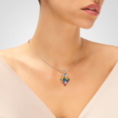 pendentif carré et coloré